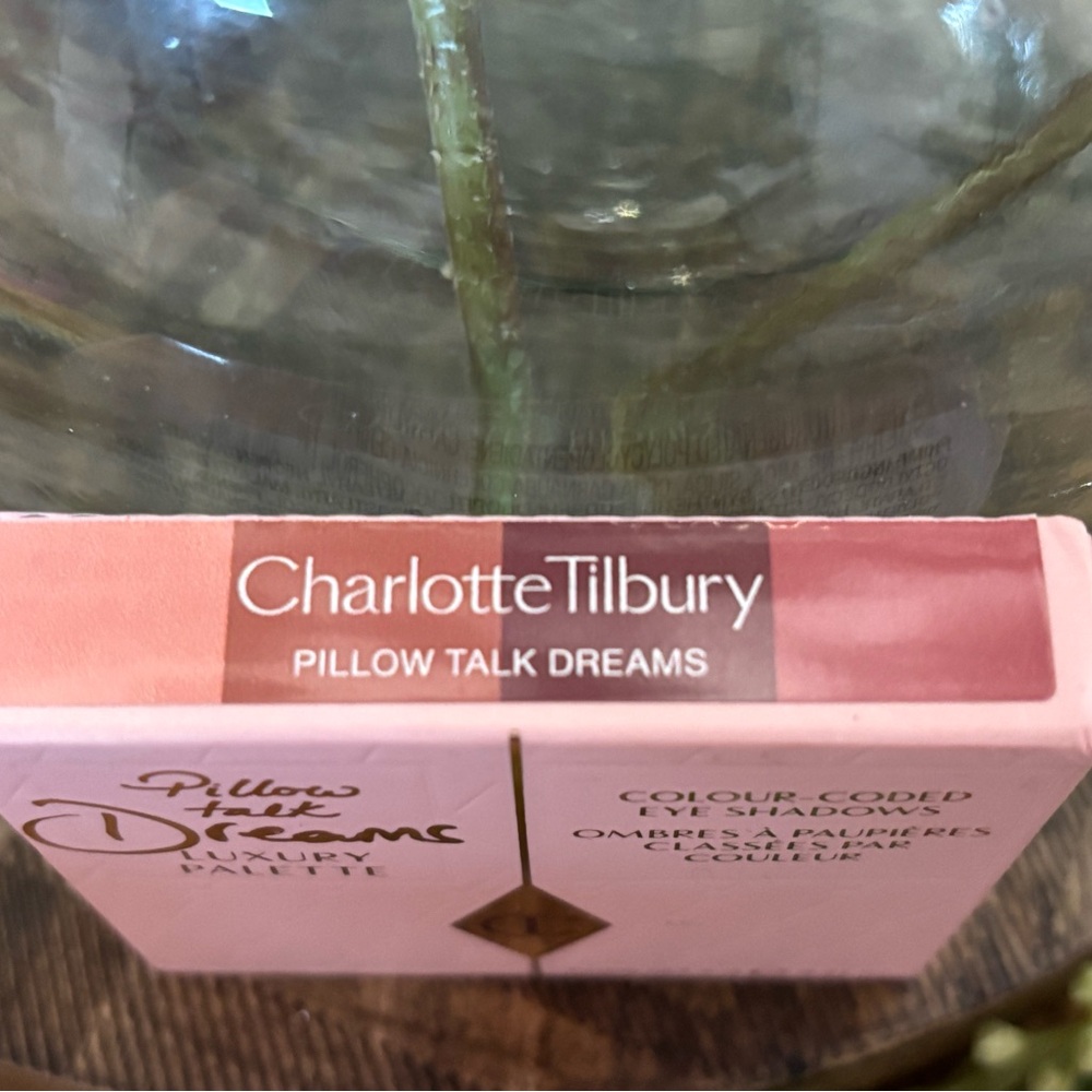 Charlotte Tilbury Luxury Palette - Dreamy Pink Hues - Picture 5 of 5